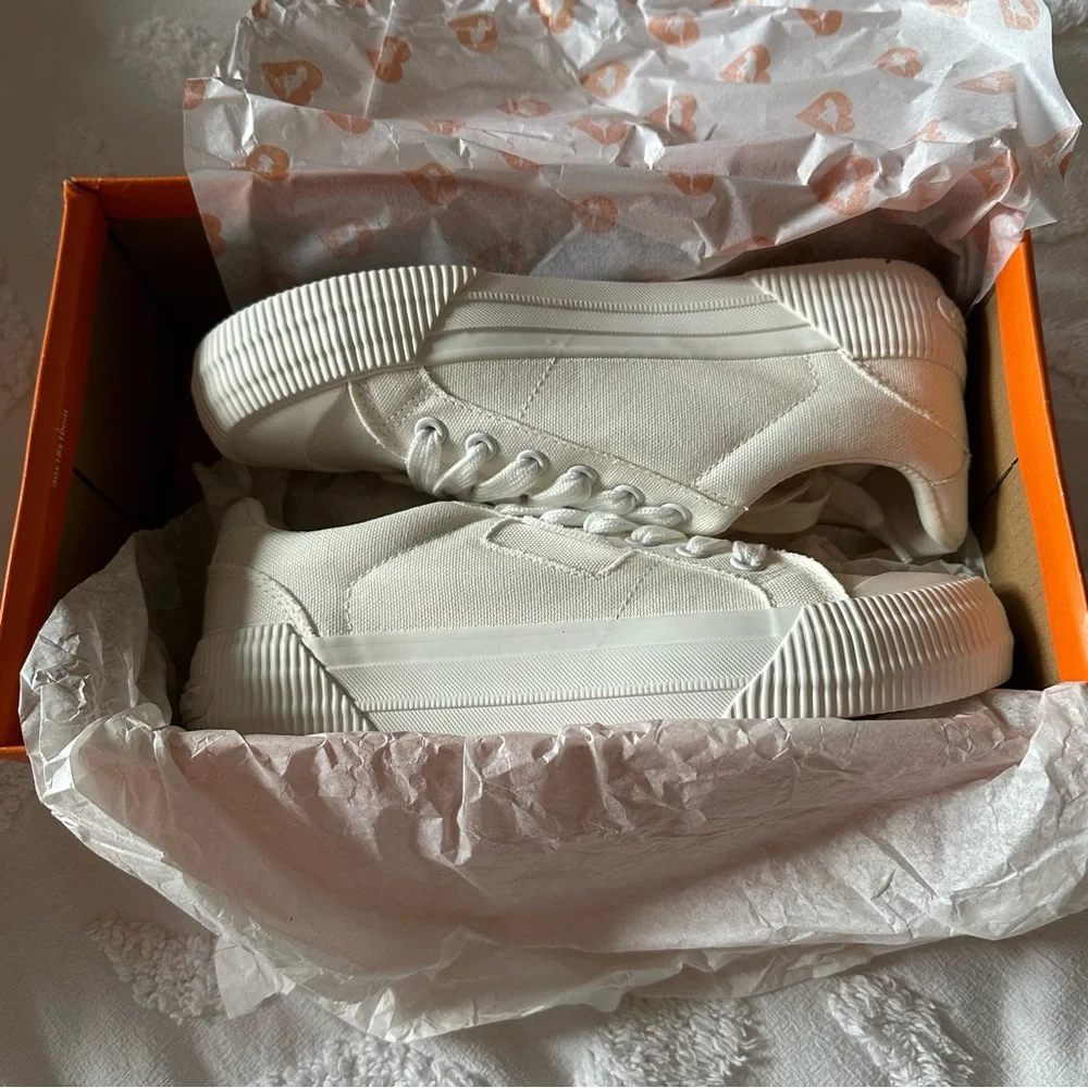 RocketDog Canvas Sneakers - 7M - Picture 2 of 6